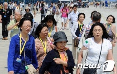 대형크루즈 타고 부산 관광 온 일본인 관광객