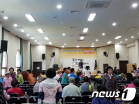 고창군종합사회복지관, 카네이션 달아드리기 행사