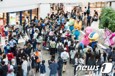 뽀로로 공연즐기는 시민들