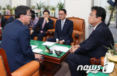 노동개혁 4법 처리 호소하는 이기권 장관