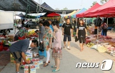 진천전통시장…상인·고객과 함마음