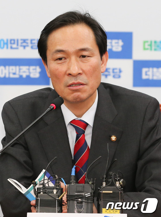우상호 정무수석, 국회 방문해 지도부와 협력 강화 약속
