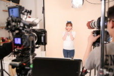 언니왕, 전문 제작사 인수 결정…한·중 동시 겨냥