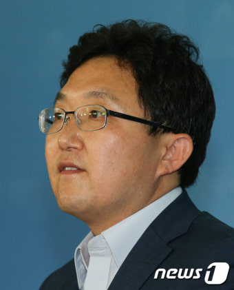 김용태, 새누리 혁신위원장 사퇴…'굳은 표정으로'