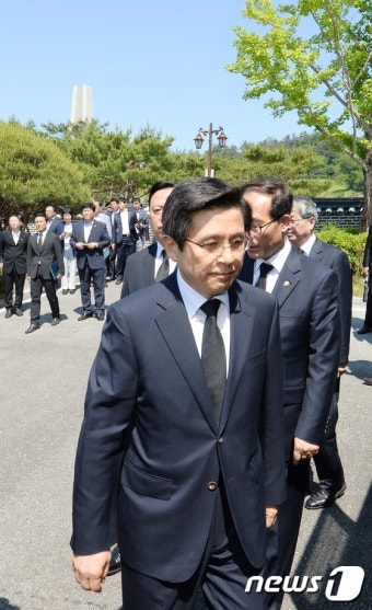 5.18 민주화운동 기념식 참석한 황교안 총리