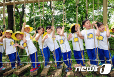 숲속 놀이터 왔어요