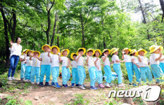 숲속에서는 서로 인사해요