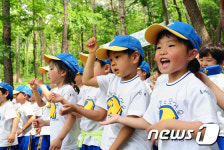 숲속에서 동요 부르니 명창이 된거 같아요
