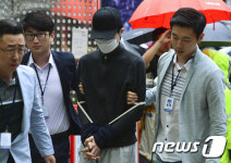 강남 화장실 살인사건 범행현장 재연하러 가는 피의자