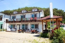충주 화양계곡, 시원한 계곡물이 흐르는 ‘하늘빛소나무펜션’