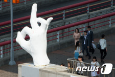 대학 정문 앞 일베 상징 조형물?