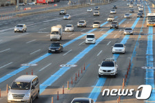 현충일 연휴 첫날…고속道 정체 대부분 해소