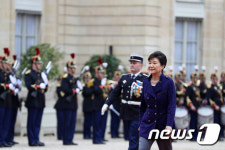 엘리제궁 도착한 박근혜 대통령