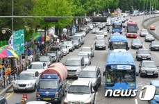 교통체증 빚는 현충원 앞 도로