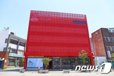 주인 잃은 요트에 함께했던 꿈과 사랑과 약속을 담아