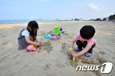 해수욕장 모래놀이가 제일 좋아요