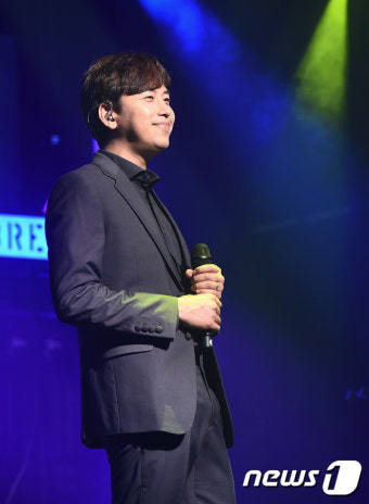 데이브레이크 이원석, 여심 훔치는 꽃미소