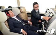 프리미엄 고속버스 시승하는 최정호 국토부 2차관