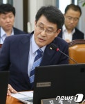인사말 하는 김광수 보건복지위 간사