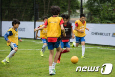 쉐보레, 인천시 소외계층 어린이 위해 풋살 경기장 조성
