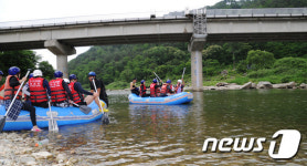 '더울땐 레프팅이 최고'