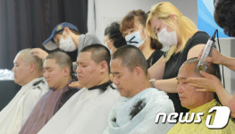 대전 예지중고등학교  정상화 촉구, 삭발하는 교사들