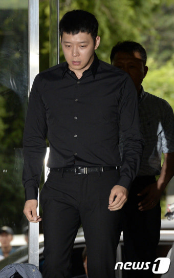 가수 박유천, 성폭행 혐의 경찰 조사