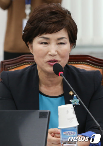인사말하는 전혜숙 더불어민주당 간사