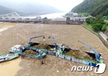 팔당호에 가득한 쓰리게...어떻게 치우나