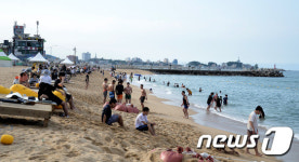 속초해변 피서객으로 북적북적