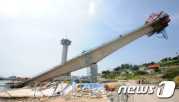 시소 처럼 고꾸라진 영광 칠산대교