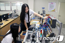 폴리텍대학 부산캠퍼스, 금명여고 진로체험 실시