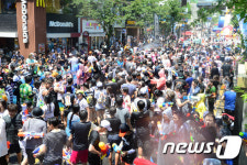 신촌물총축제 무더위는 가라
