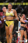 [UFC] '1654일 만에 복귀' 레스너, 헌트에 판정승
