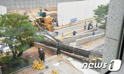 수원시청으로 쓰러진 크레인