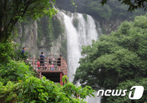 장관 이룬 제주 엉또폭포