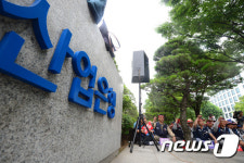 산업은행 앞에 모인 삼성중공업 노동자들