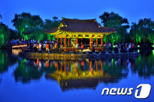 화려한 포룡정