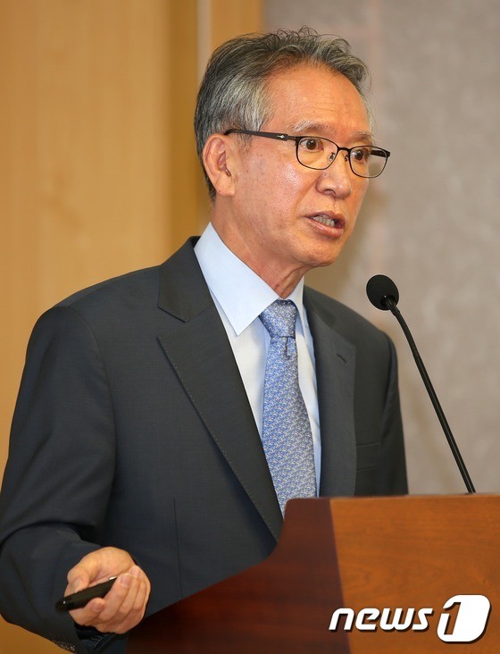 김형오 전 국회의장, 국민의힘 혁신 논의 세미나 참석..현안고찰과 미래에 대한 우려 전해