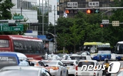 도심에 설치된 버스 신호등