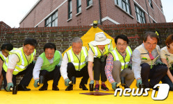 초등학교 앞 옐로카펫 제작 함께하는 김종인 대표