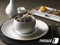 서울신라호텔, 보양식 백봉 오골계 인삼 수프 출시