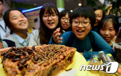 키우는 곤충에서 먹는 곤충으로…미래식량자원 1순위