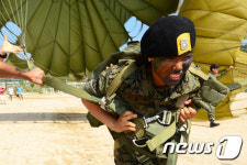 병영캠프 참가한 탈북청소년 멋진 여군이 될래요