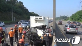 서울외곽순환道 서하남IC 인근도로서 4중 추돌…5명 부상