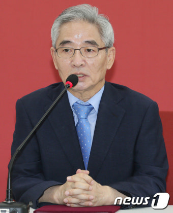 소감 밝히는 이진곤 새누리당 중앙윤리위원장