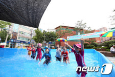 친구들과 함께 신나는 물놀이
