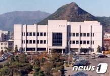 돈 선거 의혹 김해시의회 의장 사무실 등 압수수색