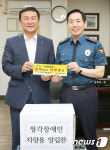 정용선 청장 경기도농아인협회에 차량용 알림판 스티커 전달