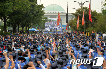 여의도에서 총파업 투쟁대회 갖는 금속노조